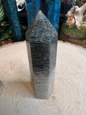 Thousand Layers Garden Quartz Tower